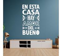 Vinilo Decorativo para Pared "En Esta Casa Hay Amor del Bueno", Pegatina Adhesiva con Frase Inspiradora para Decorar Salón, Dormitorio o Recibidor (Blanco, 29 x 16 cm)