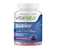 VITANATUR SUEÑO GUMMIES es un complemento alimenticio en forma de gummy a base melatonina, extractos de pasiflora, manzanilla y melisa, y vitamina B6. Con edulcorantes.