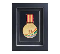 Vitrina de medallas - Caja de madera negra de 15,2 x 20,3 cm con frontal de cristal, caja de exhibición de medallas militares para atletas, corredores, estudiantes y coleccionistas - Soporte de pared