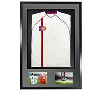 Vivarti DIY Junior 3D Montado + Marco de exhibición de camisa deportiva de doble apertura para camisa de fútbol, tamaño, 59,4 x 84 cm, marco negro, soporte plateado, tarjeta trasera negra