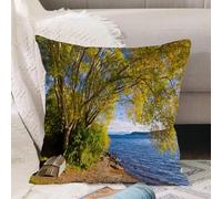 VJIZLOQB Fundas Cojines,Fundas de Cojines Decorativo Fundas Cojin Poliéster por Sala de Dormitorio Sofá,Pequeño Barco bajo un árbol Junto al Lago Taupo Taupo Isla Norte Nueva Zelanda,50x50cm