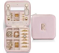 Vlando Joyero de viaje para niñas y mujeres, organizador de joyas con iniciales, estuche de joyería imprescindible para niñas, collar de viaje, aretes, caja de anillos, regalos de viaje para hermanas