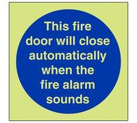 VSafety - Señal de vinilo autoadhesivo que brilla en la oscuridad, con texto en inglés "This Fire Door Will Close Automatic On The Operation Of The Fire Alarm Sign", 100 mm x 100 mm