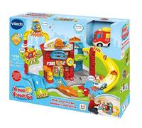 VTech Vroom Vroom Go - Maxi estación de Bomberos interactiva, Pista de Coches con Ascensor y rampa, Incluye 1 vehículo, 4 Zonas mágicas, Idioma Italiano, Pilas Incluidas, 1 - 5 años
