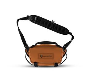 WANDRD Rogue Sling Y7-87G8-43G8 - Bolsa de 3 l, ligera, ajustable, resistente a la intemperie y con una correa para uso diario, Sedona Naranja, 3 L, Bolsa de mensajero