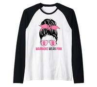 Warriors Wear Pink Messy Bun Mom Concientización sobre el cáncer de Mama Camiseta Manga Raglan