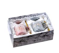 Watenkliy Mark Cup Mr Mrs - Juego de 2 tazas de café de porcelana con tapa y cuchara como regalo, 350 ml, color rosa y blanco, caja de regalo