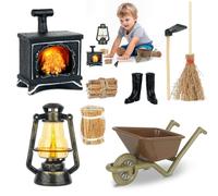 WDKXCN Juego de Herramientas de jardín para casa de muñecas en Miniatura, Chimenea incandescente, lámpara de Queroseno, pajar, azada, Botas de Goma, Carro, Escoba, leña