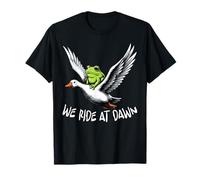 We Ride at Dawn Funny Frog Riding Goose Chaotic Animal Retro Camiseta