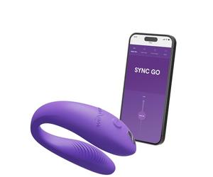 We-Vibe Sync Go Travel Edition Vibrador para parejas Vibrador en forma de C | Juguete para parejas con vibración portátil | Recargable | Estuche de viaje | Morado