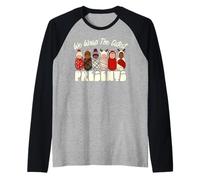 We Wrap The Cutest Presents Christmas Mother Baby Nurse Xmas Camiseta Manga Raglan