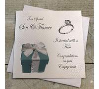 White Cotton Cards PD223 - Tarjeta de compromiso hecha a mano con texto en inglés "To A Special Son and Fiancée It Started With A Kiss Congratulations On Your Engagement"