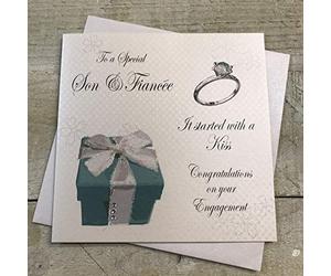 White Cotton Cards PD223 - Tarjeta de compromiso hecha a mano con texto en inglés "To A Special Son and Fiancée It Started With A Kiss Congratulations On Your Engagement"