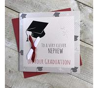 White Cotton Cards Tarjeta de graduación hecha a mano con texto en inglés To A Very Clever Nephew On Your Graduation, código G15-NE