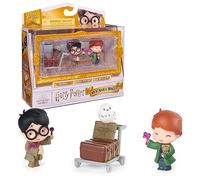 Wizarding World, Harry Potter, Conjunto de Figuras de Micro Magical Moments con Figuras inéditas de Harry, Ron y Hedwig y Caja de exposición, Juguetes para niños y niñas a Partir de 6 años