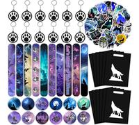 Wolf Party Favors, 98 piezas de artículos de fiesta de cumpleaños con temática de lobo galáctico con pulseras, pegatinas, llaveros, pines y bolsas de regalo para niños Wolf Birthday Party