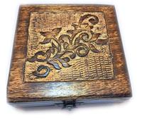 WOODMISTIC Caja de Madera Maciza 12×12×6 cm - Artesanal, Tallada,- Con Bisagras y Cierre - Caja Decorativa Esotérica para Péndulos, Cristales, Amuletos, Tarot y Joyas