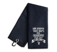 WUUCKOO Toalla de golf bordada con texto en inglés "Some Grandpas Take Naps Real Grandpas Play Golf", divertida toalla de golf para bolsa de golf con clip, regalo de jubilación para abuelo, papá