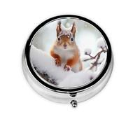 WZYWHJ Caja de medicina circular impresa Little Squirrel on The Snow Tree, portátil de viaje con compartimentos, mini dispensador de píldoras