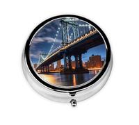 WZYWHJ New York Manhattan Bridge Night Print - Caja de medicina circular de almacenamiento, portátil de viaje con compartimentos, mini dispensador de píldoras