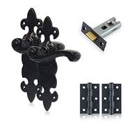 XFORT Smithy's Range Fleur De LYS - Pestillo de palanca color negro antiguo, juego completo con manijas de puerta, pestillo tubular de 65 mm y bisagras de tope de 75 mm, juego de manijas de puerta
