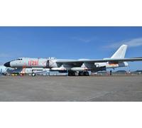 Xian H-6k Stratedgic Bomber 1:144 Modelo Kit Trumpeter