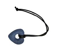 Xinsheinelry Elegante collar con colgante de corazón de piedra hueca con correa de poliuretano, elegante y texturizado, accesorios de joyería para mujeres y estudiantes, delicado collar de moda para