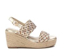 XTI - Sandalia Mujer Oro - Calzado Cómodo y Versátil - Moda casual - Modelo 14382601 (Talla 38)