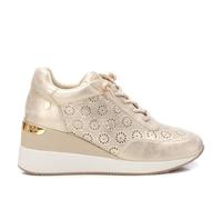 XTI - Zapatilla Mujer Oro - Calzado Cómodo y Versátil - Moda Casual - Modelo 14377601 (Talla 39)