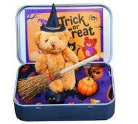 XVHOAB Little Bear in a Box Witch Plush Bear Halloween Mini Figuras con Caja de Hierro Hobe Cape Pumpkin & Cat para Trucos o tratadores
