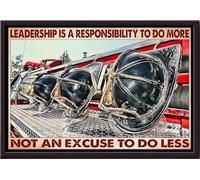 YAASIMOULE El liderazgo es una responsabilidad de hacer más, no una excusa para hacer menos. Póster de bombero enmarcado en lienzo mate.