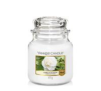 Yankee Candle Vela en tarro mediano | Vela perfumada de flor de camelia | Hasta 75 horas de tiempo de combustión | Colección Garden Hideaway