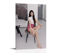 YAPING Chica Sentada En Una Silla Tocando Sus Tacones Altos Lienzo Impresión 24x36inch(60x90cm)