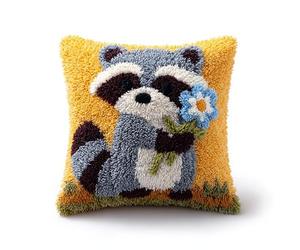 YarnAdventures Animal Kit Cojin Gancho de Pestillo Cojines,Mapache sosteniendo una flor,Funda de Cojín para Sofá,Funda de Almohada Kit de Bricolaje Bordadas,43x43cm