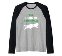 Yes I Talk To Crocodiles Funny Gift Animal Lover Crocodile Camiseta Manga Raglan