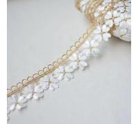 Yulakes Borde Ondulado Dorado Encaje con Flor Blanca - Cinta Tela DIY para Boda con Hilo Dorado Bordado - 5 Yardas x 3,5 cm de Ancho