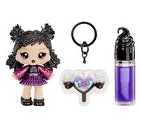 Yummiland Lip Gloss Doll: Sour Sweeties - Blake Licorice - Incluye 1 Muñeca, Brillo de Labios DIY + Llavero Extraíble, Juego de Cosméticos, Coleccionable, Adecuado para Niños Mayores de 4 Años