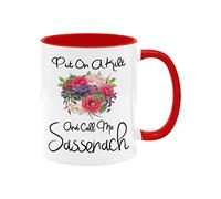 YZLFHO Divertida taza traviesa Put On A Kilt And Call Me Sassenach, divertida taza de Sassenach, taza de café Highlander, taza escocesa, taza de café de cerámica de 11 onzas, mango rojo e interior