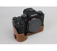Zakao - Funda de Piel sintética para Sony ILCE9 a9 (Abertura en la Mitad Inferior, con Correa de Mano)