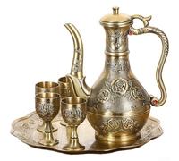 Zeroupshop Juego de vino de aleación de bronce con patrón en relieve 3D, kit de decantador de metal de estilo nórdico que incluye olla de 500 ml, 4 vasos y bandeja de 27 cm para servir en casa, bar
