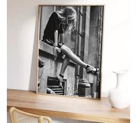 ZHAOLIN Lienzo minimalista vintage en blanco y negro con una elegante chica sentada junto a la ventana con las piernas extendidas para decoración del hogar (60 x 80 cm/envoltura de lienzo).