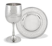 Zion Judaica - Juego de copas de vino de metal martillado con posavasos grabados con láser cortados con láser para bendición de vino de Pesaj, Seder con pies, copa de vino de 5.5 onzas