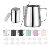 Zuquik Jarra de leche de acero inoxidable, 600 ml, con medición Mark 24 oz, jarra de espuma de leche con dispensador de cacao, 16 plantillas y bolígrafo para capuchino y espresso, color base